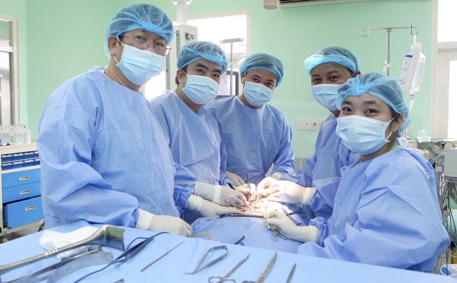 Thủ tướng tri ân gia đình người hiến tạng, khen tập thể y bác sĩ điều phối, ghép tạng cứu sống 7 người