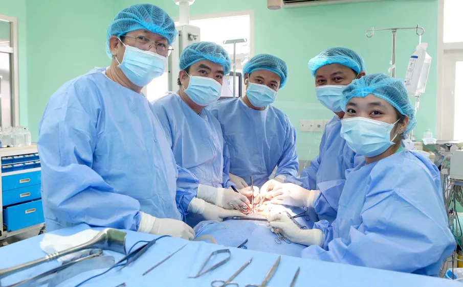 Thủ tướng tri ân gia đình người hiến tạng, khen tập thể y bác sĩ điều phối, ghép tạng cứu sống 7 người